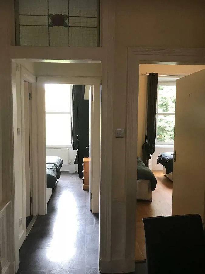 Central Apartment Sleeps Upto 16 People Edinburg Storbritannien