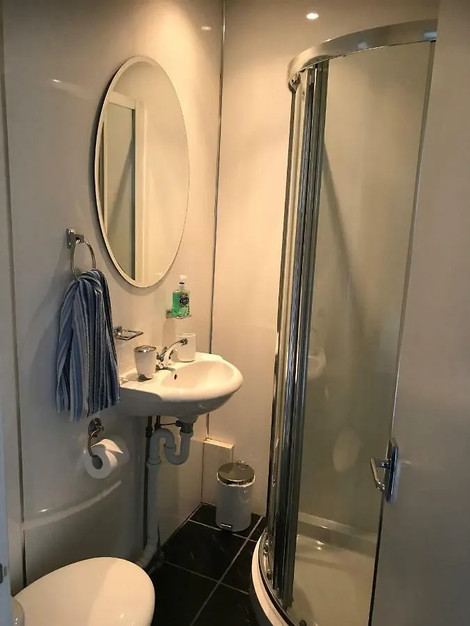 Central Apartment Sleeps Upto 16 People Edinburg