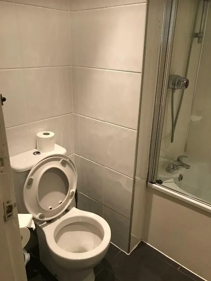 Central Apartment Sleeps Upto 16 People Edinburg