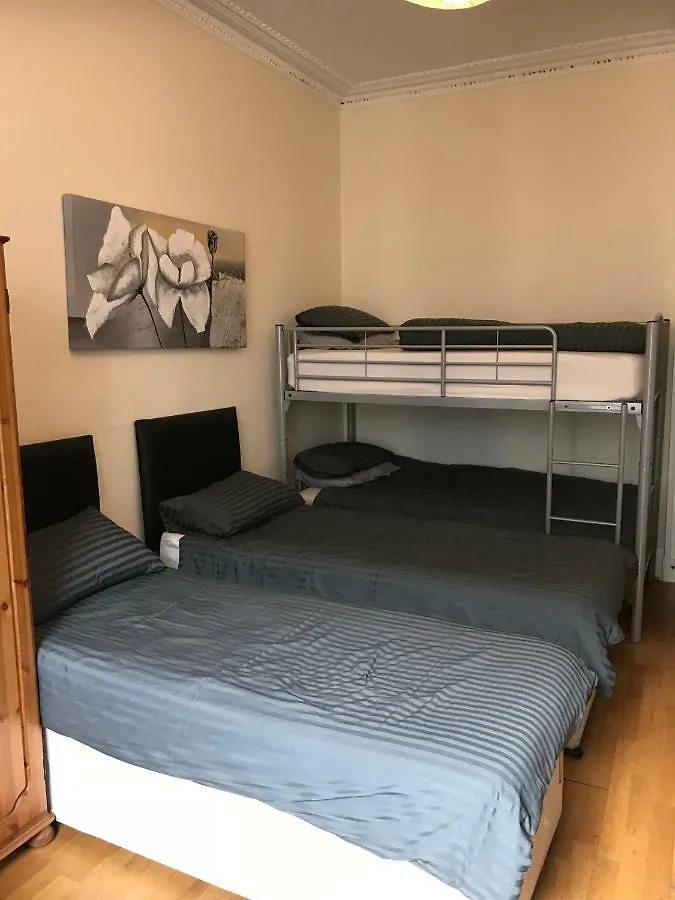 Central Apartment Sleeps Upto 16 People Edinburg 0*,